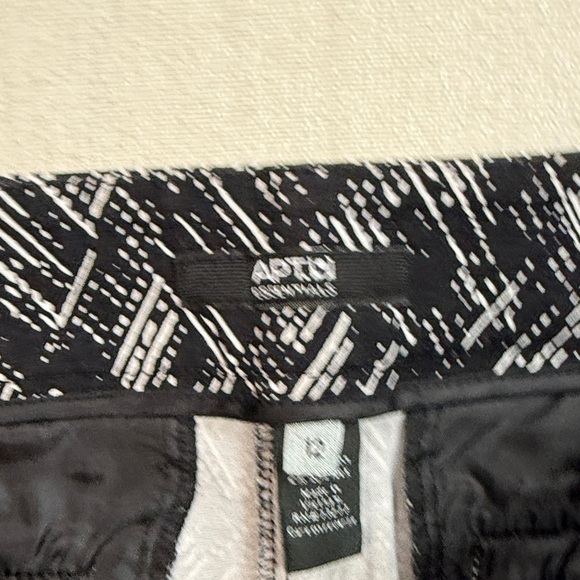 Apt. 9 Black and White Women's Shorts - Picture 6 of 8